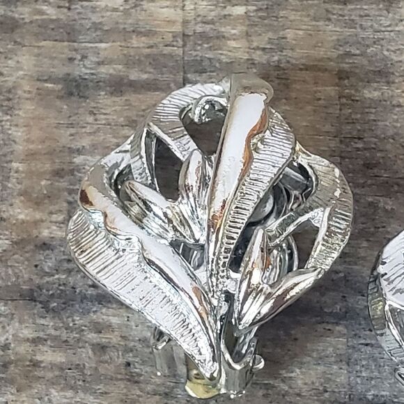 VINTAGE Silver-tone Clip-on Earrings - Picture 3 of 7